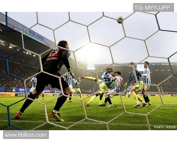 四大足球巨星同场竞技巅峰对决揭秘球场传奇与未来之星的较量