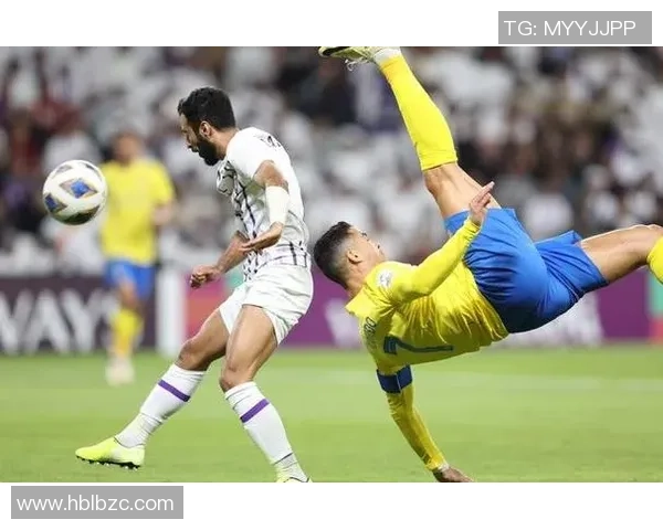 球星跌倒瞬间展现顽强拼搏精神 足球场上的痛与坚韧并存